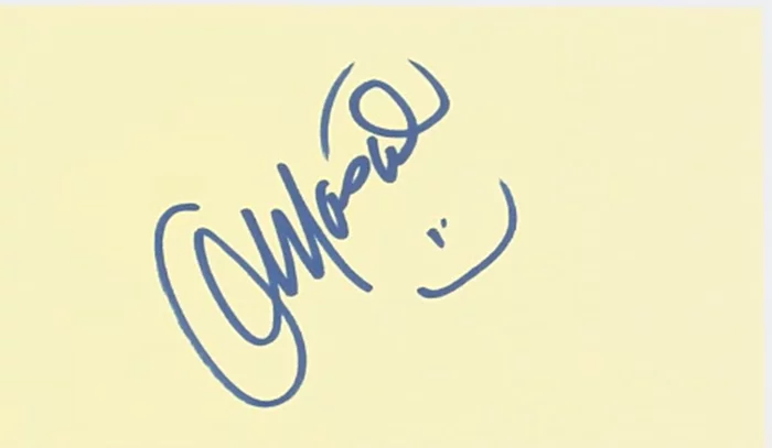 Masiela Lusha autograph