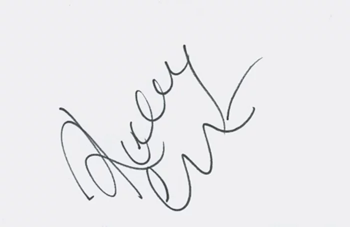 Kaley Cuoco autograph