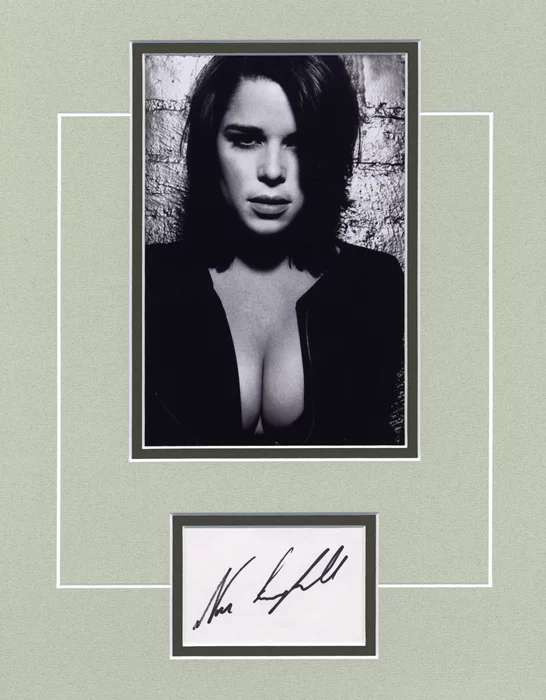 Neve Campbell autograph