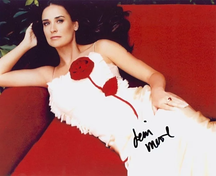 Demi Moore autograph
