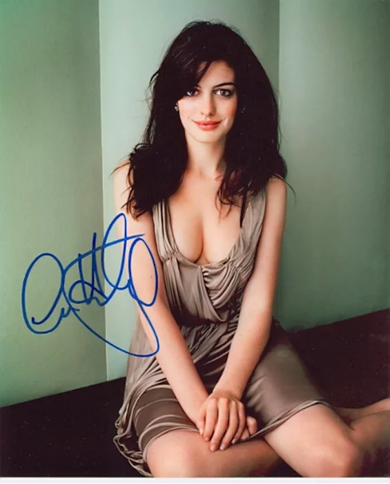 Anne Hathaway autograph