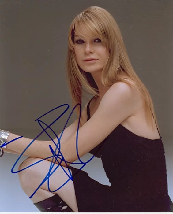 Ellen Pompeo autograph