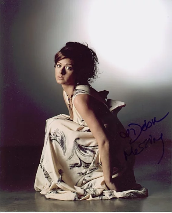 Debra Messing autograph