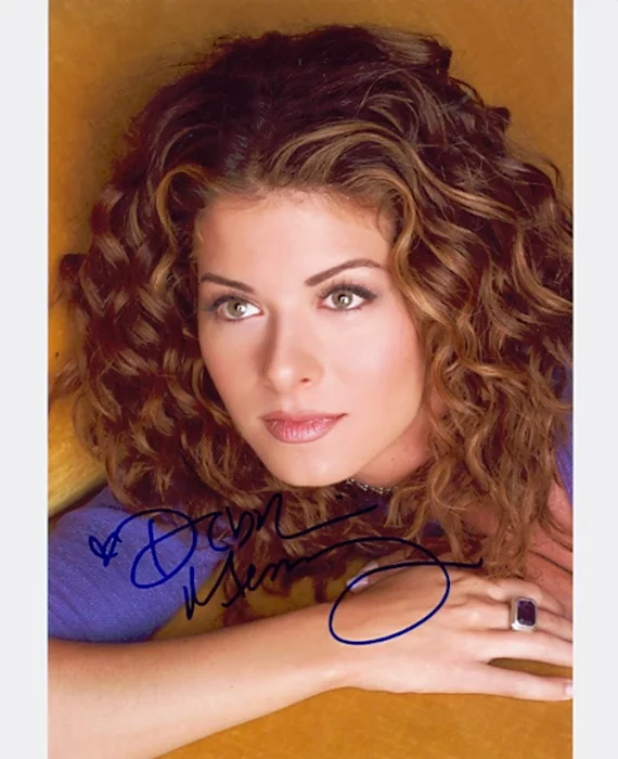 Debra Messing autograph