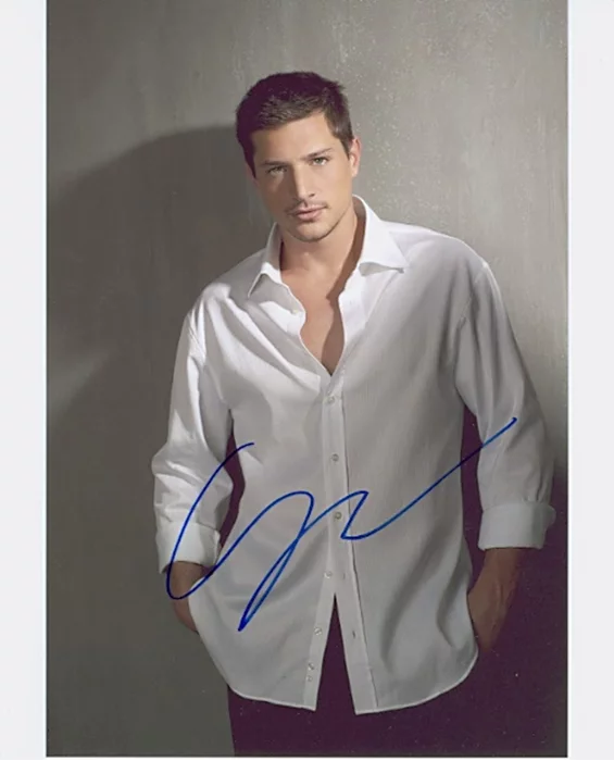Simon Rex autograph
