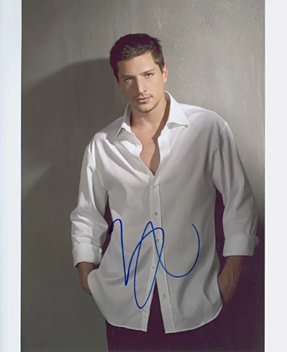 Simon Rex autograph