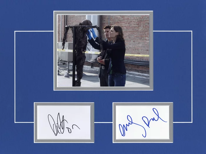 Bones autograph