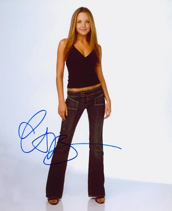 Amanda Bynes autograph