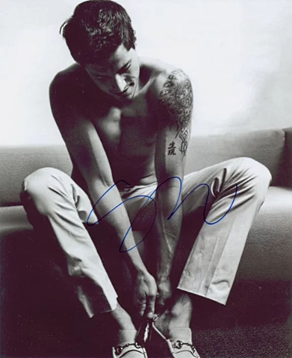Simon Rex autograph