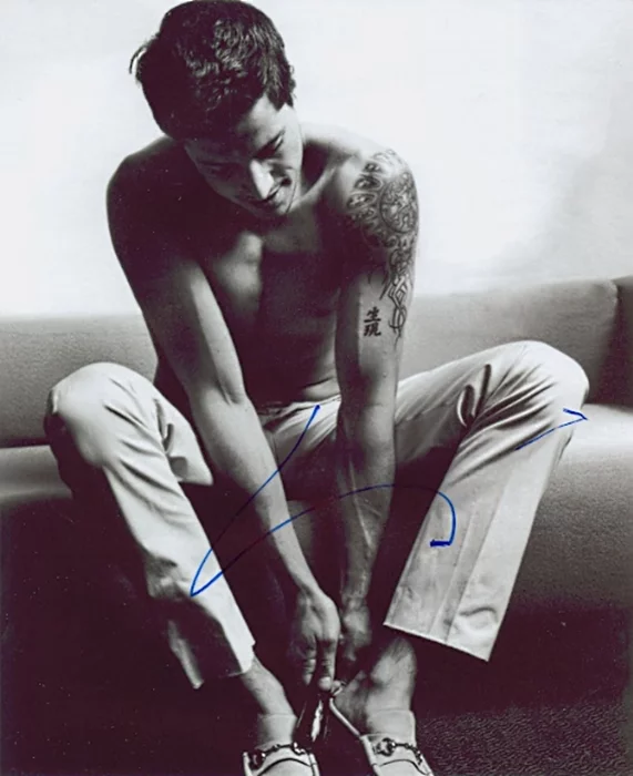 Simon Rex autograph