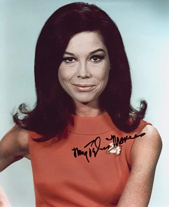 Mary Tyler Moore autograph