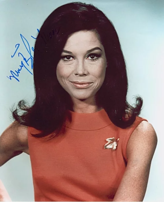 Mary Tyler Moore autograph
