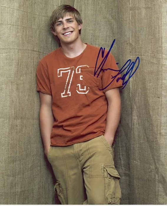Chris Lowell autograph