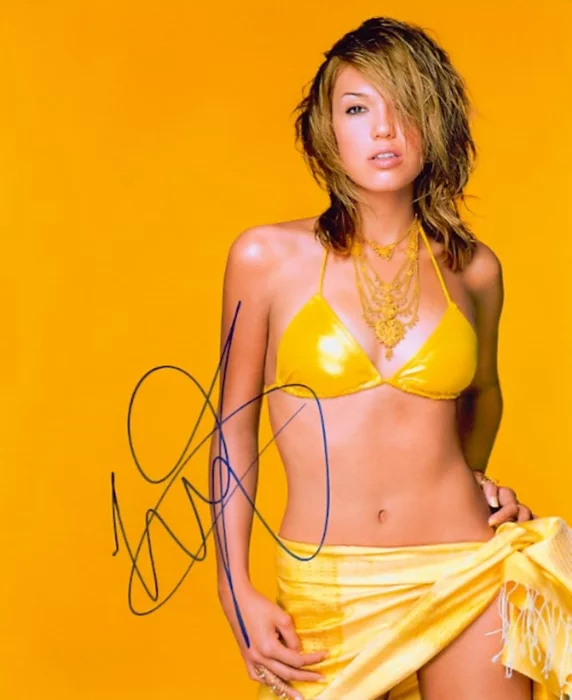 Mandy Moore autograph
