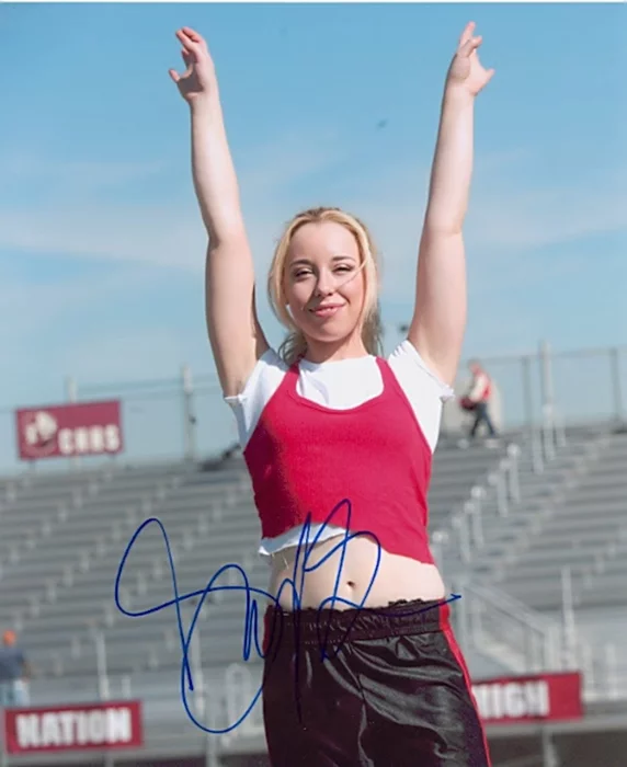Skyler Shaye autograph