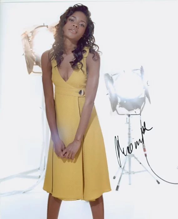 Naomie Harris autograph