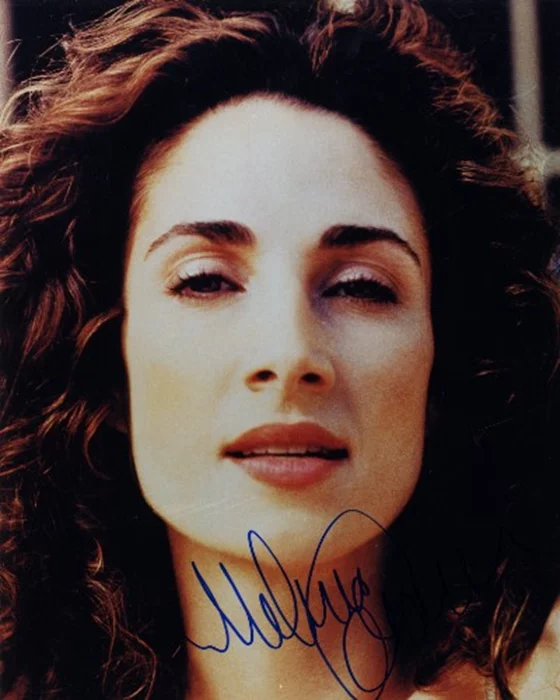 Melina Kanakaredes autograph