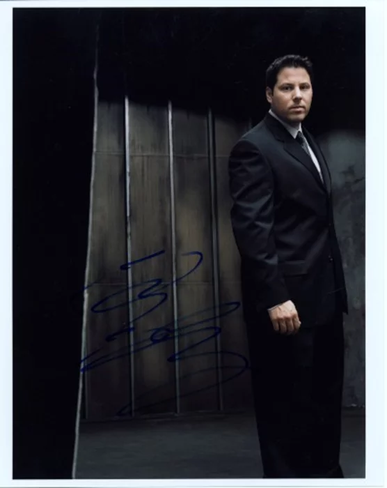 Greg Grunberg autograph