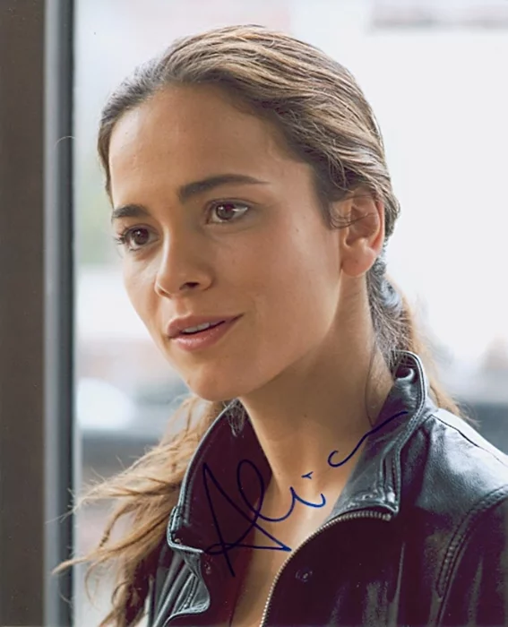 Alice Braga autograph