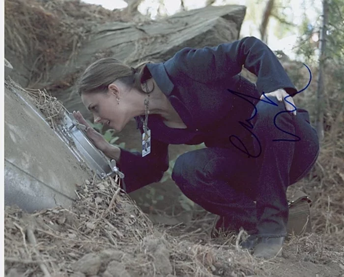 Emily Deschanel autograph