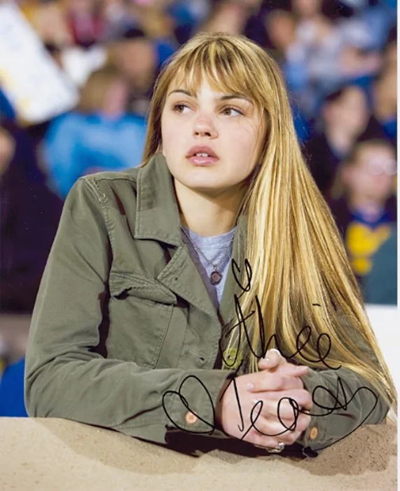 Aimee Teegarden autograph