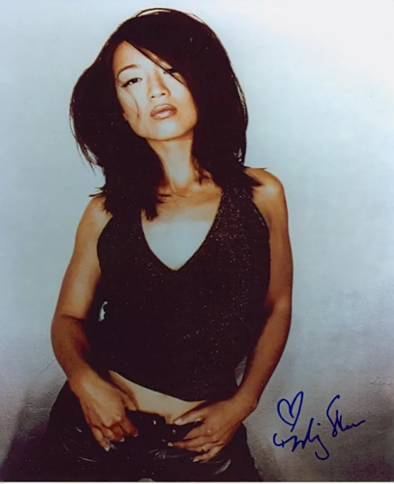 Ming-Na Wen autograph