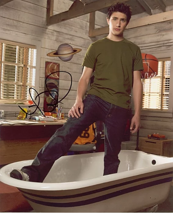 Matt Dallas autograph