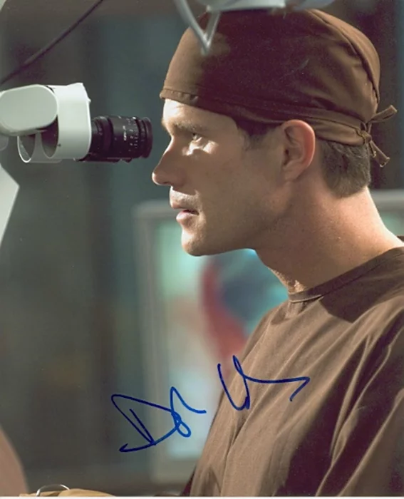 Dylan Walsh autograph