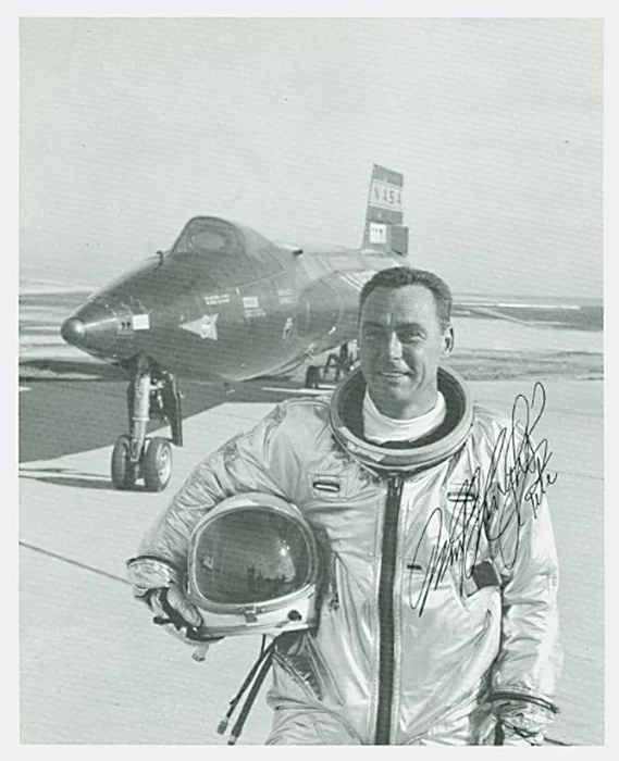 Pete Knight autograph