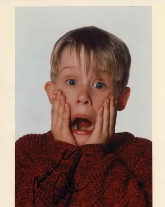 Macaulay Culkin autograph