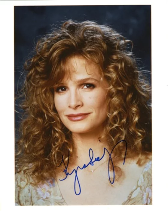 Kyra Sedgwick autograph