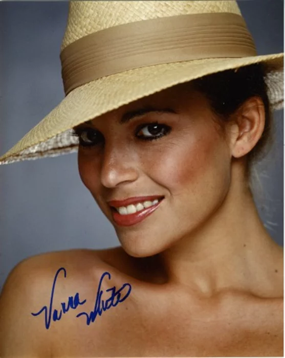 Vanna White autograph