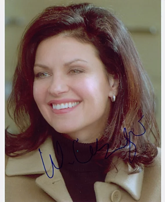 Wendy Crewson autograph