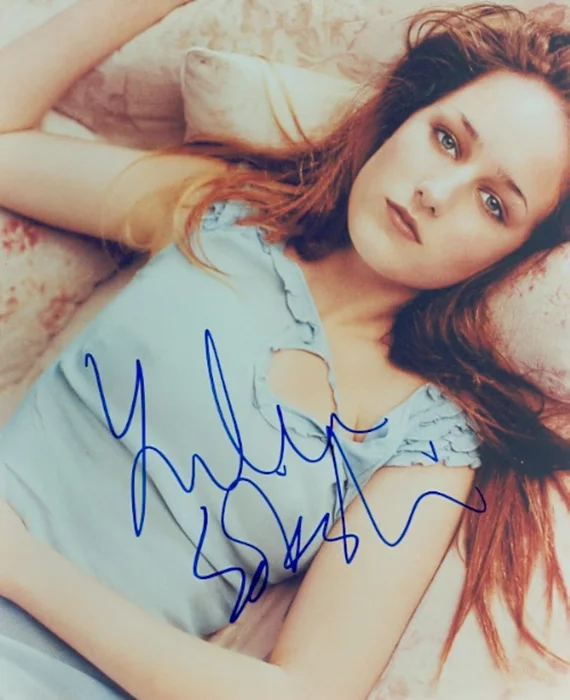 Leelee Sobieski autograph
