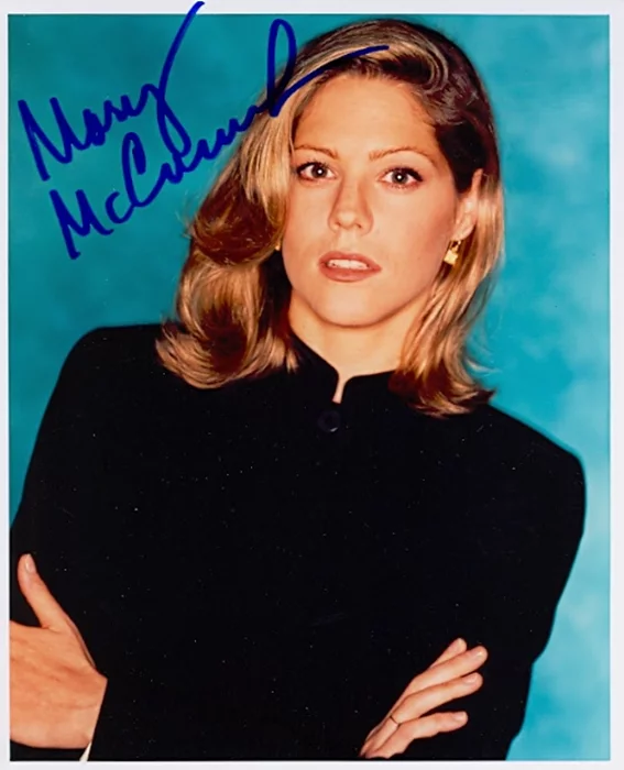 Mary McCormack autograph