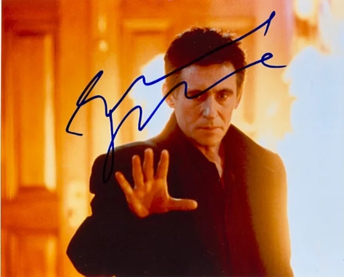 Gabriel Byrne autograph