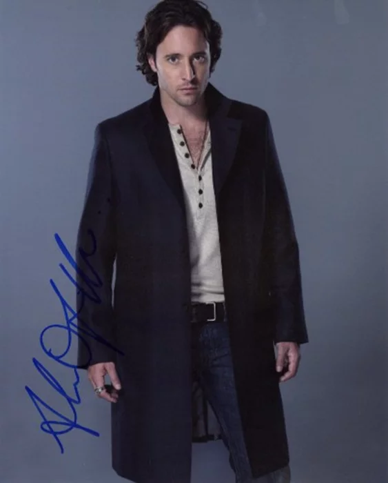 Alex O'Loughlin autograph