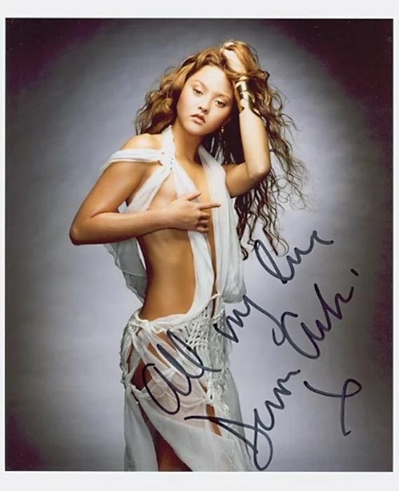 Devon Aoki autograph