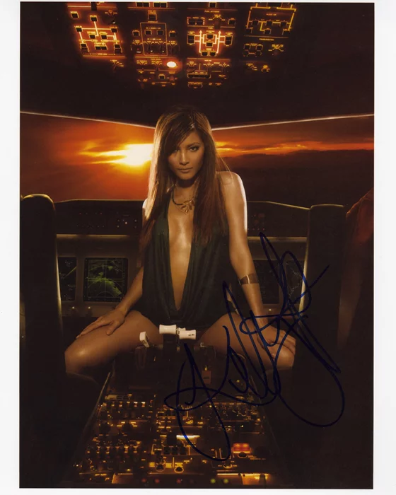 Kelly Hu autograph