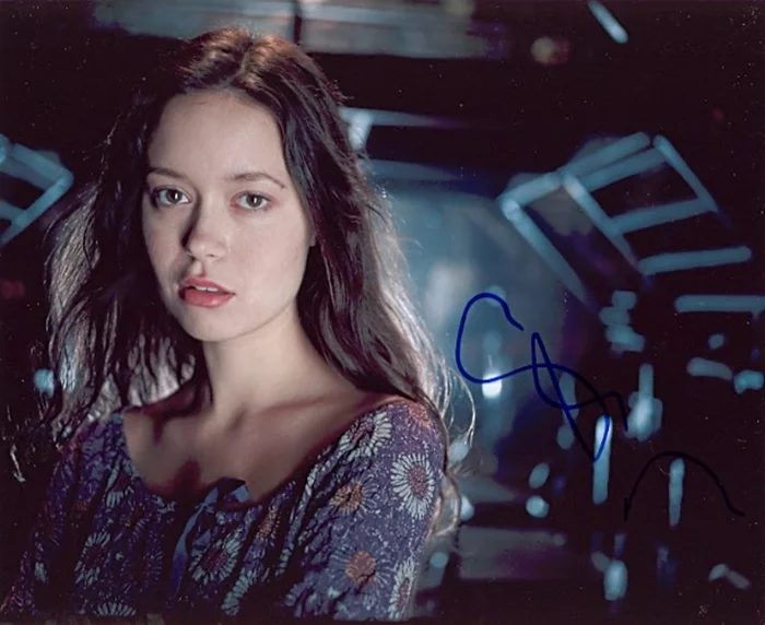 Summer Glau autograph