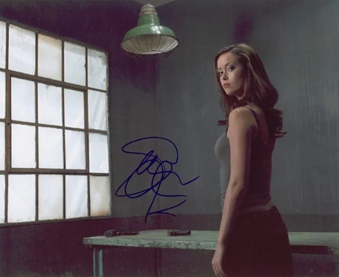 Summer Glau autograph