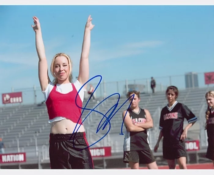 Skyler Shaye autograph