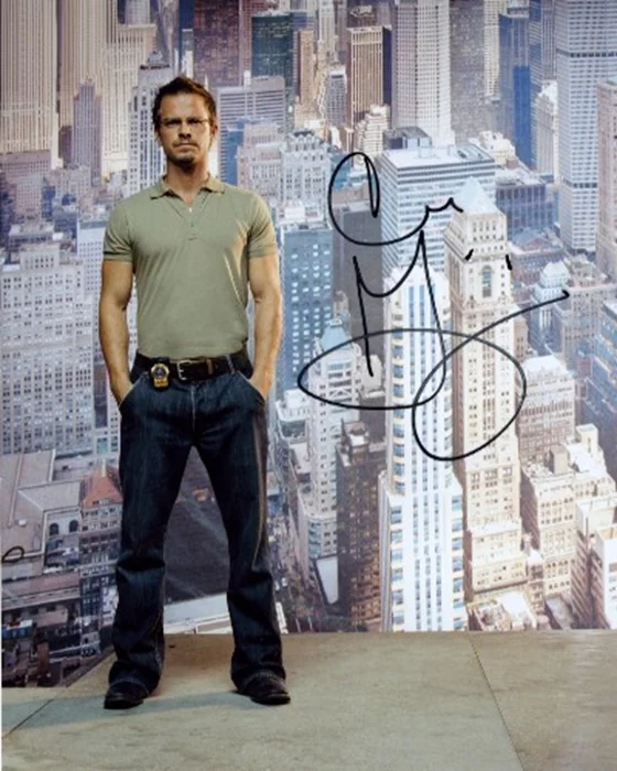 Carmine Giovinazzo autograph