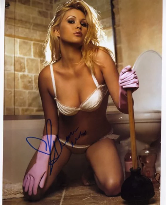Shanna Moakler autograph