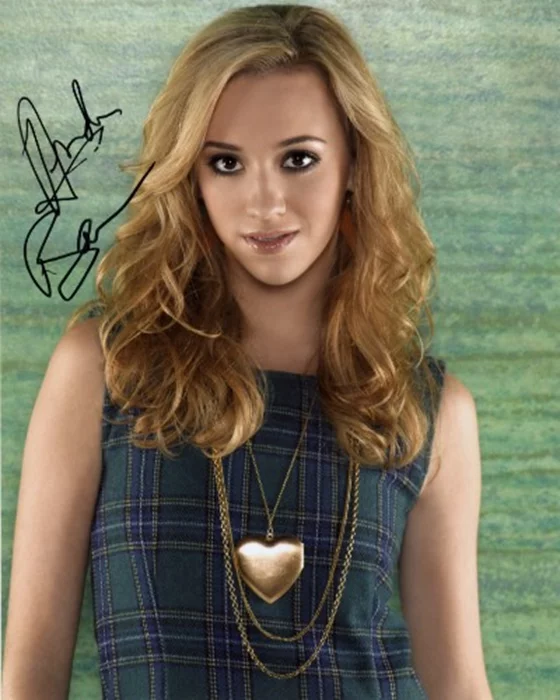 Andrea Bowen autograph