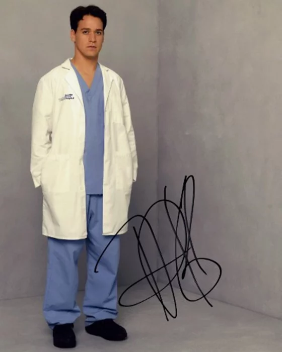 T.R. Knight autograph