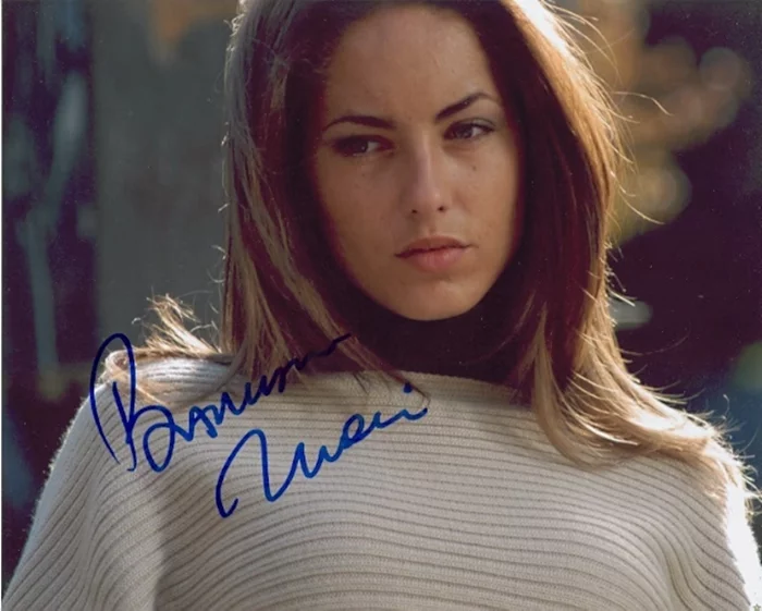 Barbara Mori autograph