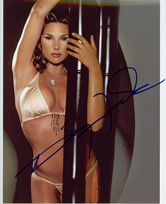 Daisy Fuentes autograph