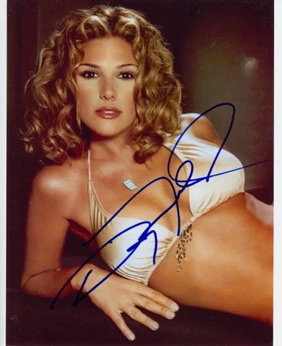 Daisy Fuentes autograph