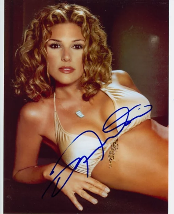 Daisy Fuentes autograph